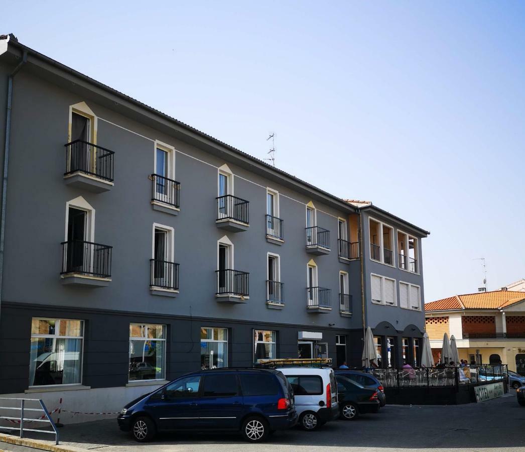 Hotel Avenida Del Sotillo La Lastrilla Exterior photo